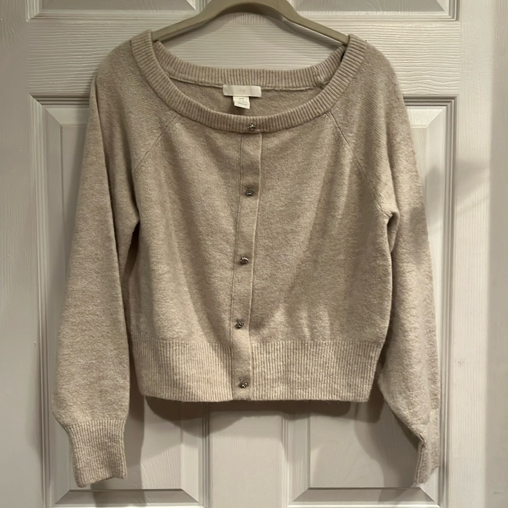 H&M brand size M pullover crop length sweater
